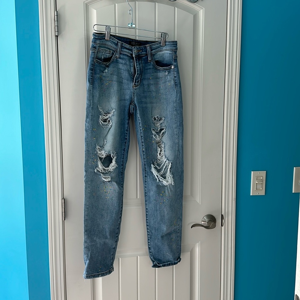 Judy blue says 7/28 boyfriend fit style number 82245 – paint splatter
